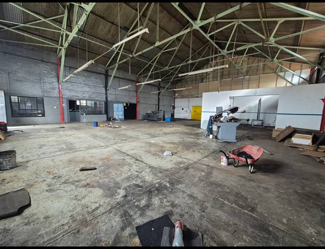 400M² WAREHOUSE TO LET IN LUIPAARDSVLEI